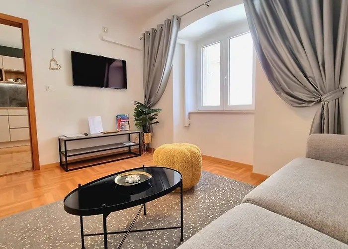 Etal Luxury Apartment
